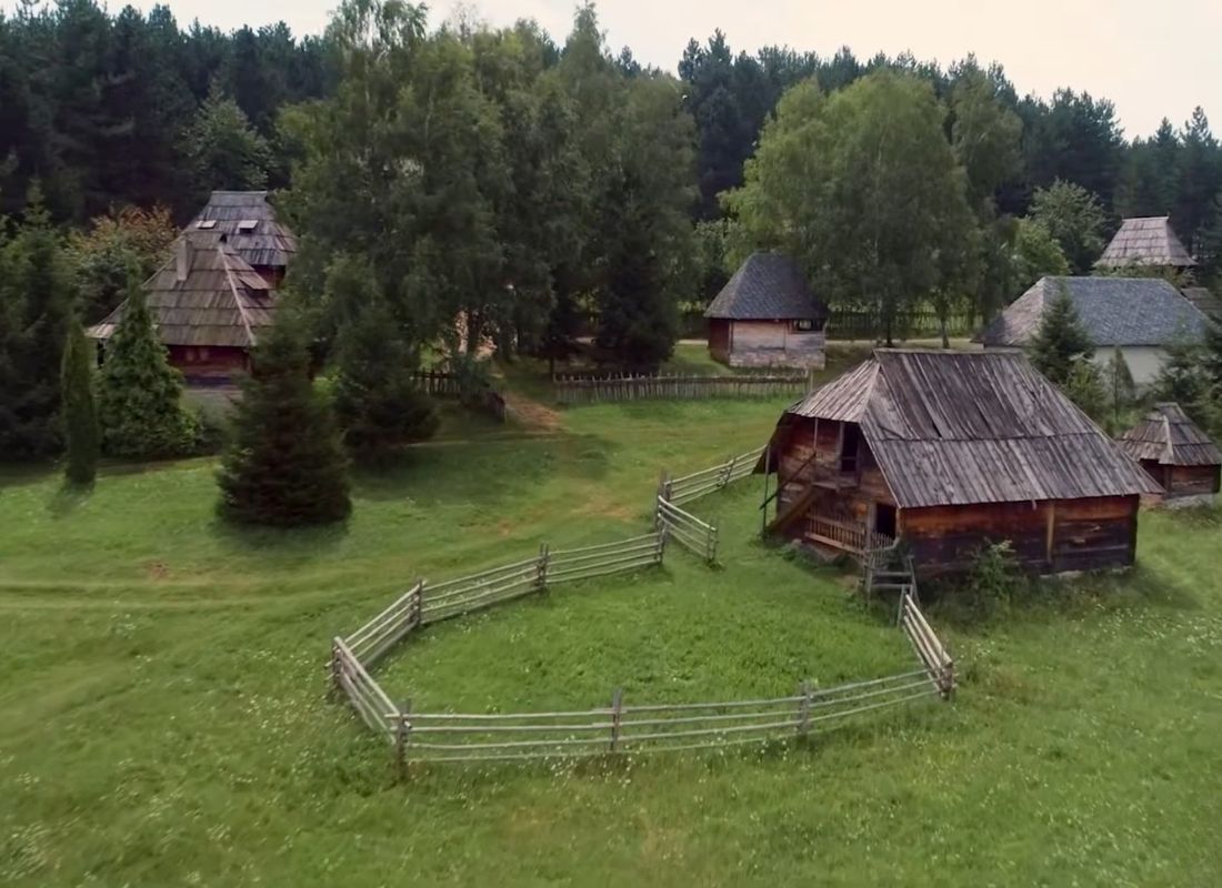 Etno selo Sirogojno iz drona